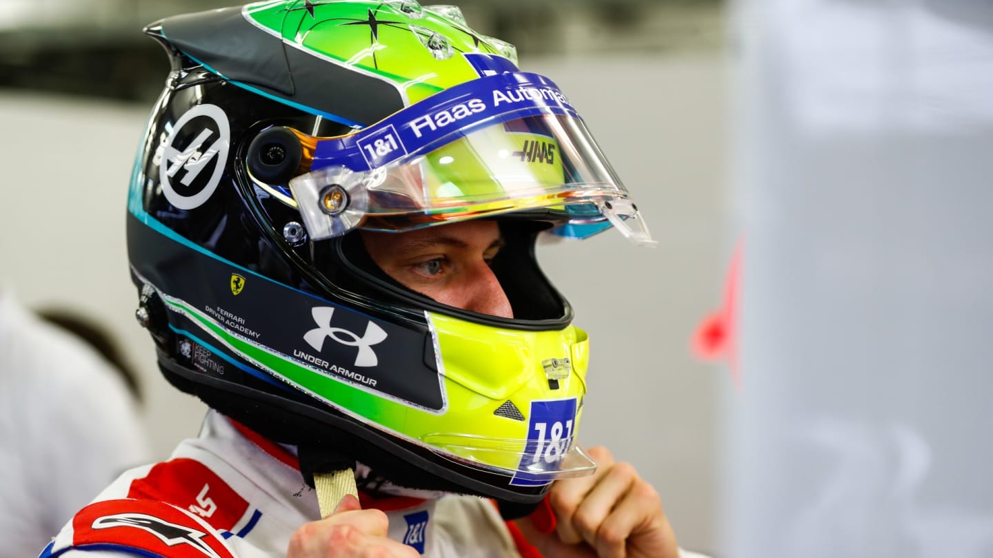 Formula 1 helmet brands 2025
